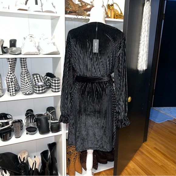 Women's Plus Size Long Sleeve Velvet Pleated Waist Dress 16W/1X - Picture 5 of 5